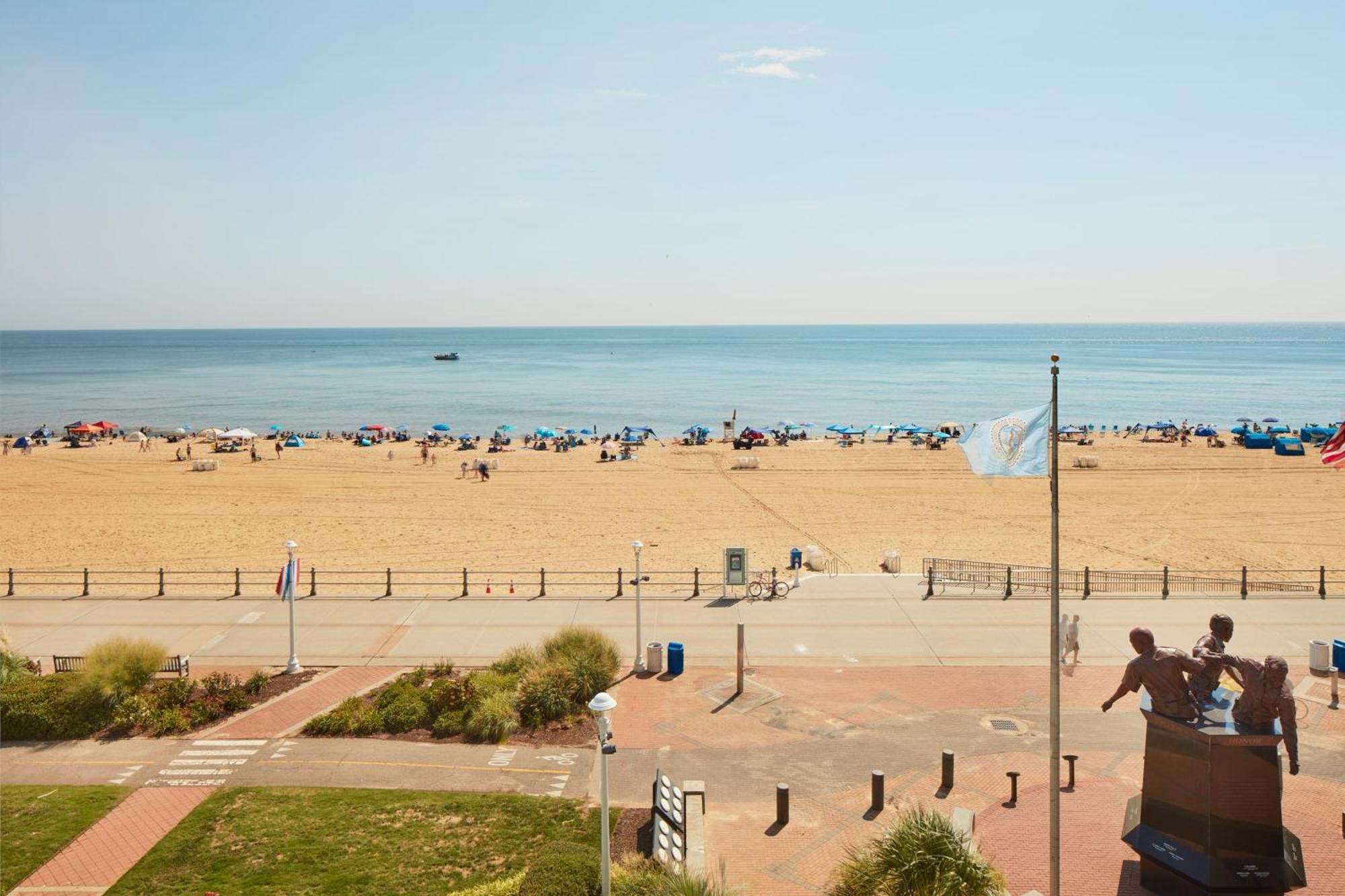 Sheraton Oceanfront Hotel Virginia Beach Exterior foto