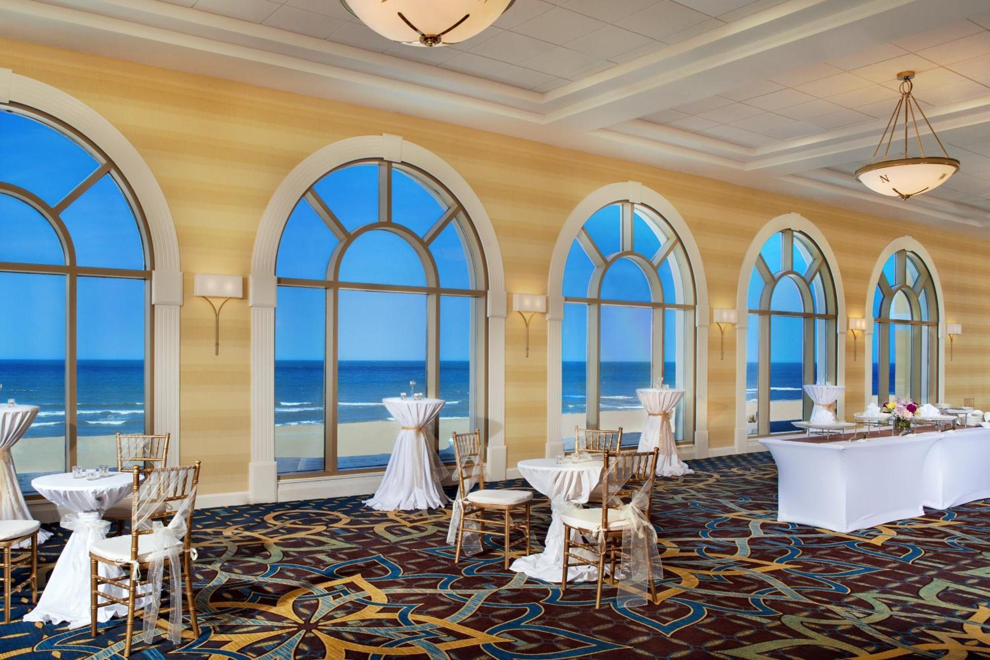 Sheraton Oceanfront Hotel Virginia Beach Exterior foto